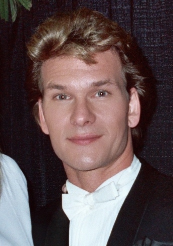 Patrick Swayze in a tuxedo at the 1990 Grammy Awards, smiling
